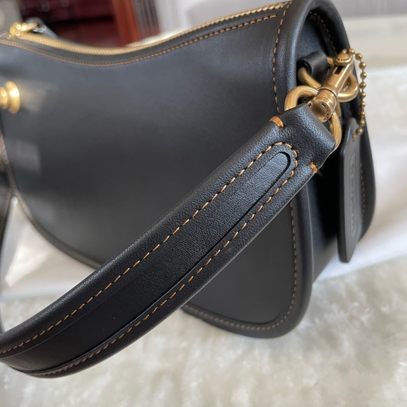 ‼️SOLD‼️ Coach Swinger Shoulder Bag in Black - Picture 7 of 16